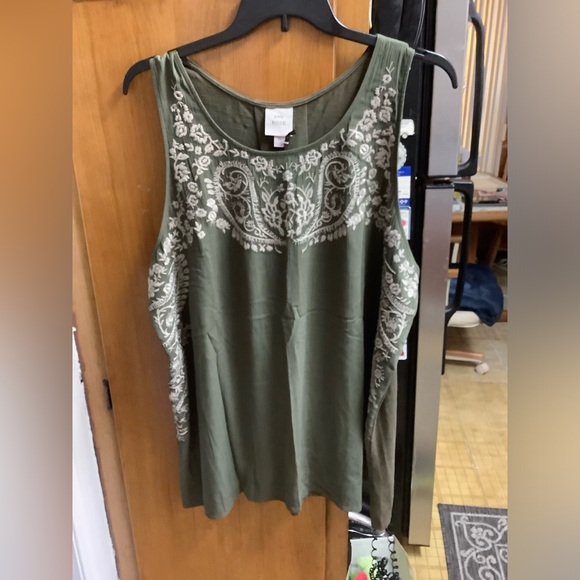 New with tags Knox Rose 3X Olive sleeveless tank top with Lovely Ivory Design - Picture 2 of 6